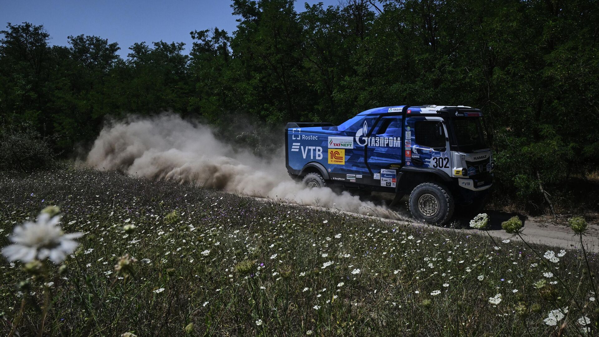 Экипаж команды KAMAZ-Master в составе Эдуарда Николаева и Евгения Яковлева - РИА Новости, 1920, 14.07.2024