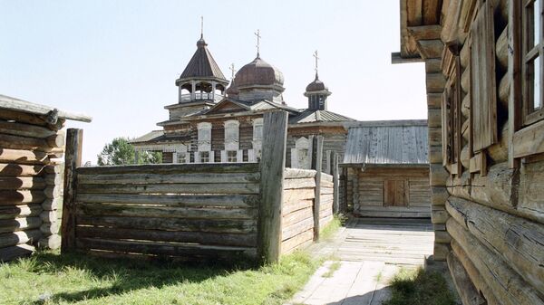 Архитектурно-этнографический музей Тальцы, расположенный в тайге на берегу Ангары