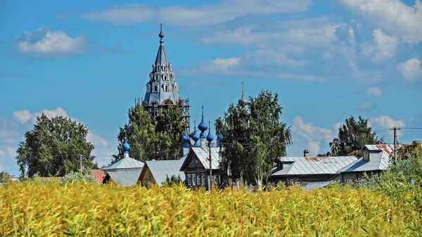 Шатровая колокольня Введенского храма в городе Галич