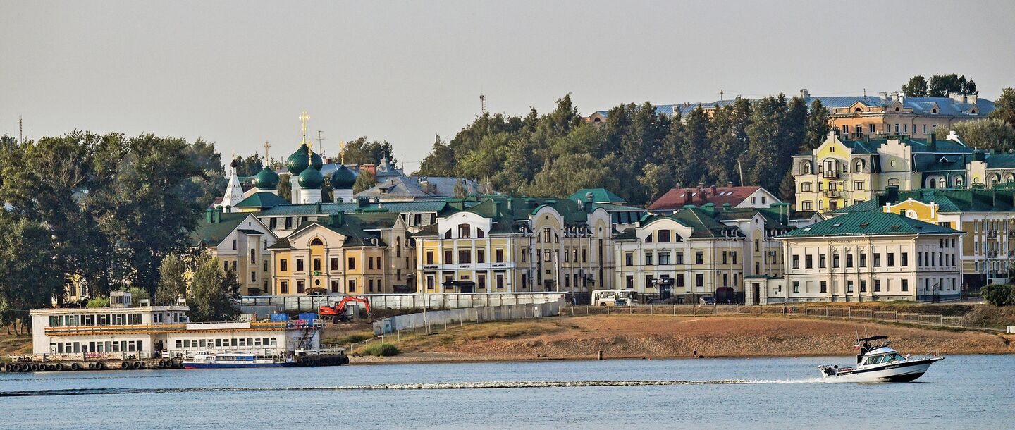 Вид на город Кострома с реки Волги Вид на город Кострома с реки Волги