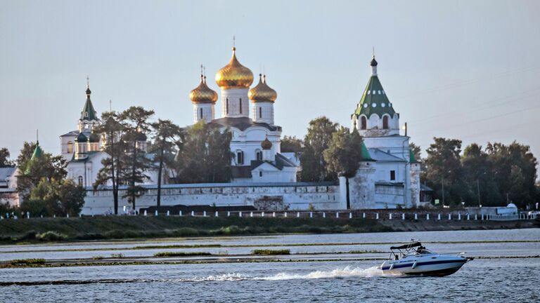 Свято-Троицкий Ипатьевский монастырь в Костроме