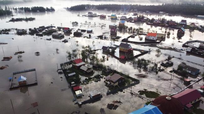 Подтопленное в результате паводка село в Якутии