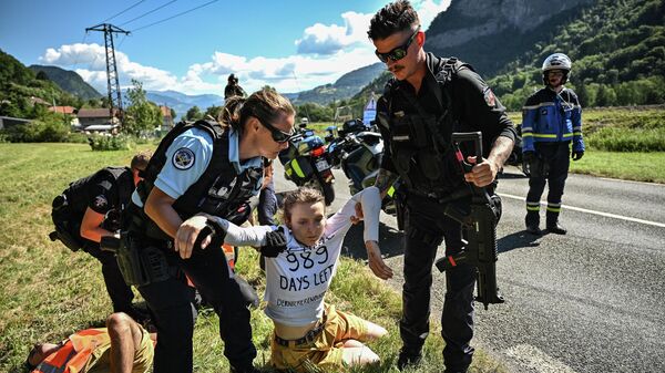 Ситуация с демонстрантами на 10-м этапе Тур де Франс