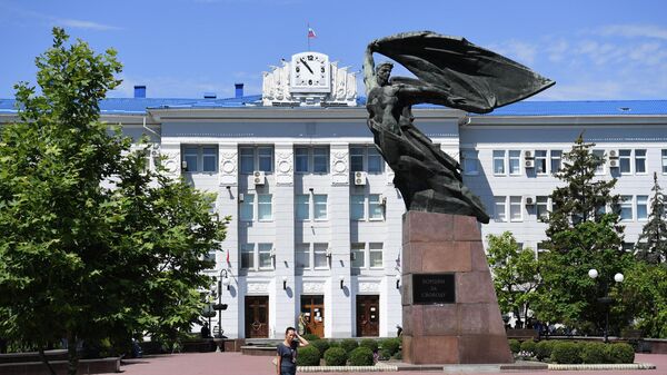 Памятник Борцам за свободу и здание Бердянского городского совета