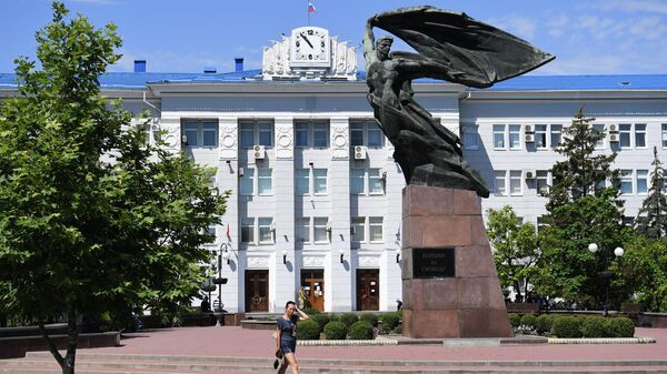 Памятник Борцам за свободу и здание Бердянского городского совета
