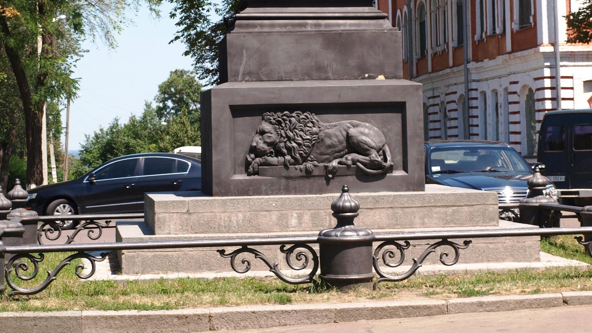 Памятник на месте отдыха Петра 1 после Полтавской битвы - РИА Новости, 1920, 31.10.2022