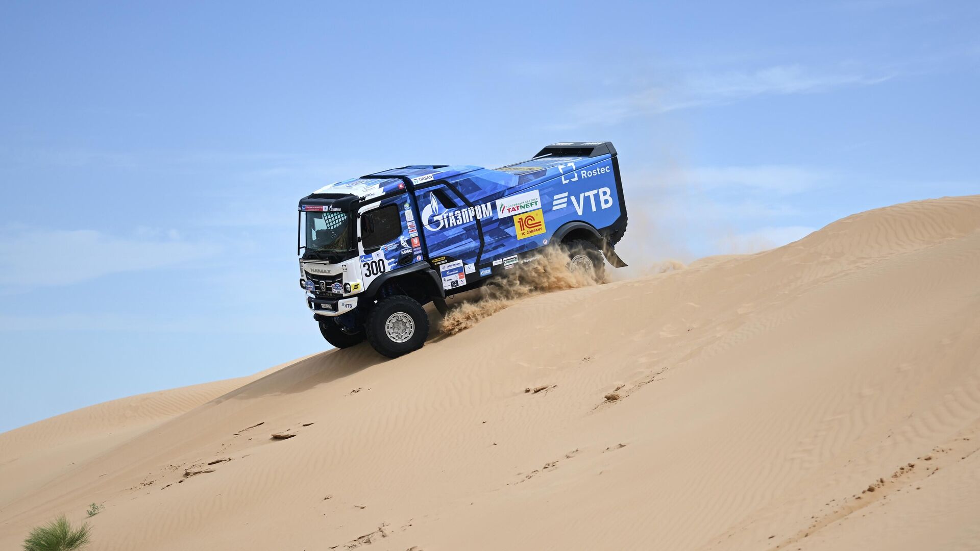 Экипаж команды KAMAZ-Master в составе Дмитрия Сотникова и Руслана Ахмадеева - РИА Новости, 1920, 14.07.2022