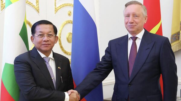 Губернатор Санкт-Петербурга Александр Беглов и премьер-министр Мьянмы Мин Аунг Хлаинг во время встречи