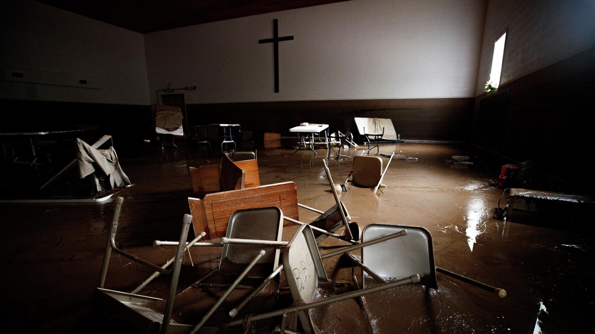 Баптистская церковь в городе Уайтвуд в штате Вирджиния, пострадавшая от наводнения - РИА Новости, 1920, 14.07.2022
