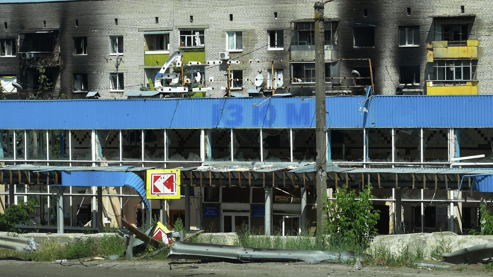 Разрушенные дома в городе Изюм - РИА Новости, 1920, 06.08.2022