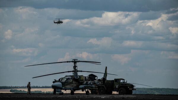 Вертолет Ка-52 на полевом аэродроме в зоне проведения специальной военной операции
