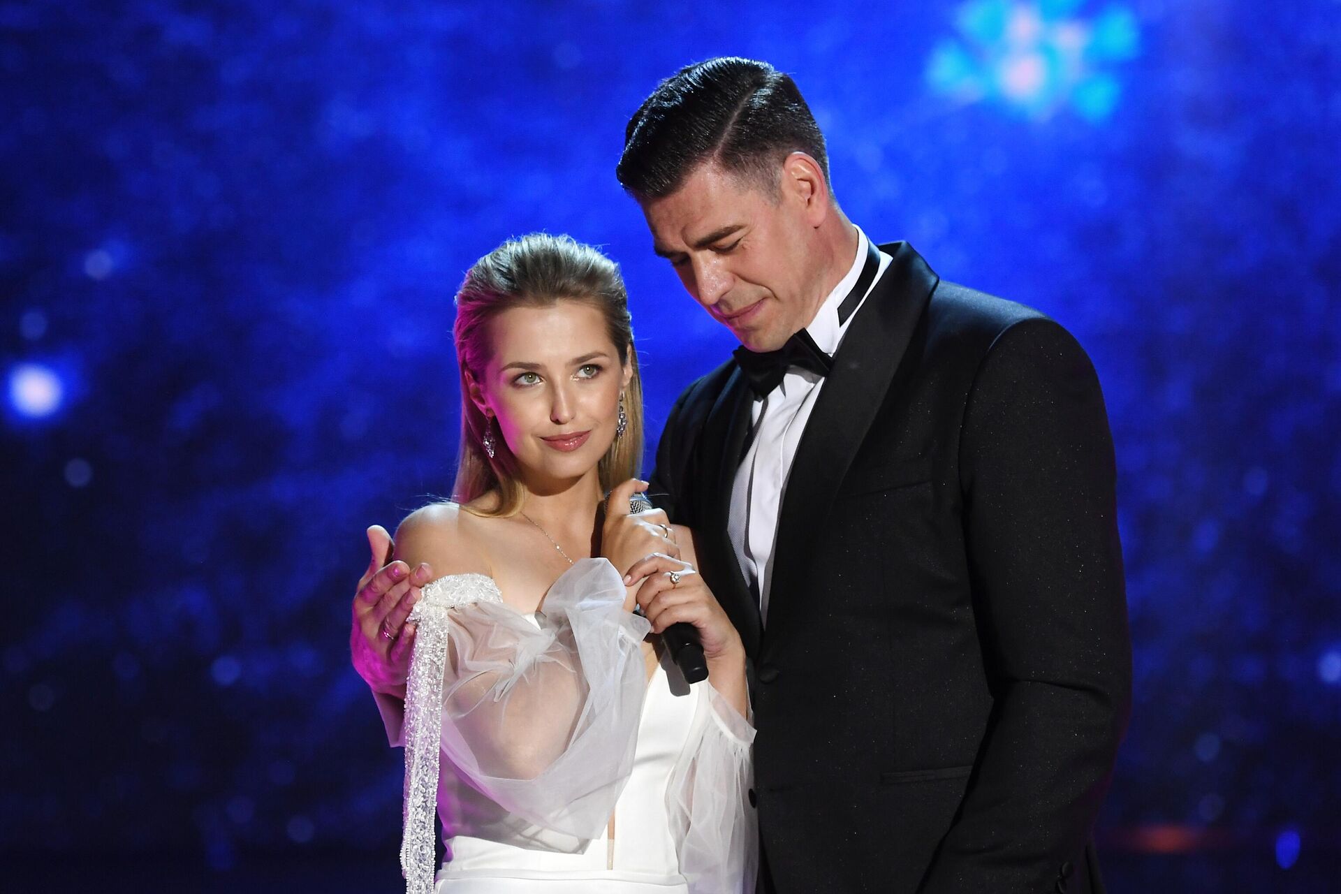 Певцы Аглая Шиловская и Дмитрий Дюжев выступают на XXXI Международном фестивале искусств Славянский базар в Витебске 2022 Певцы Аглая Шиловская и Дмитрий Дюжев выступают на XXXI Международном фестивале искусств Славянский базар в Витебске 2022 - РИА Новости, 1920, 30.08.2025