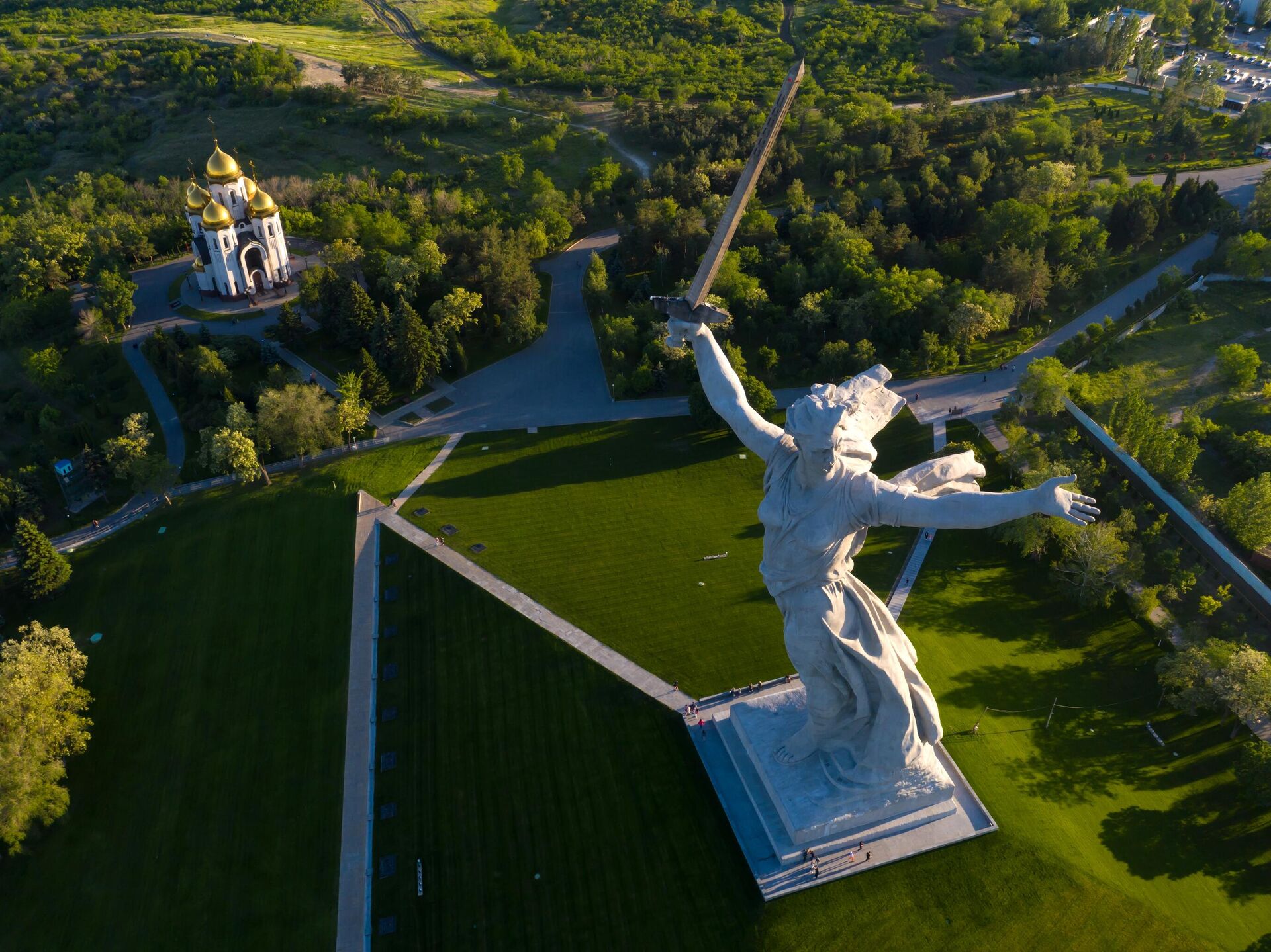 Футболисты сборной России посетили Мамаев курган перед игрой с Кубой - РИА  Новости Спорт, 19.11.2023