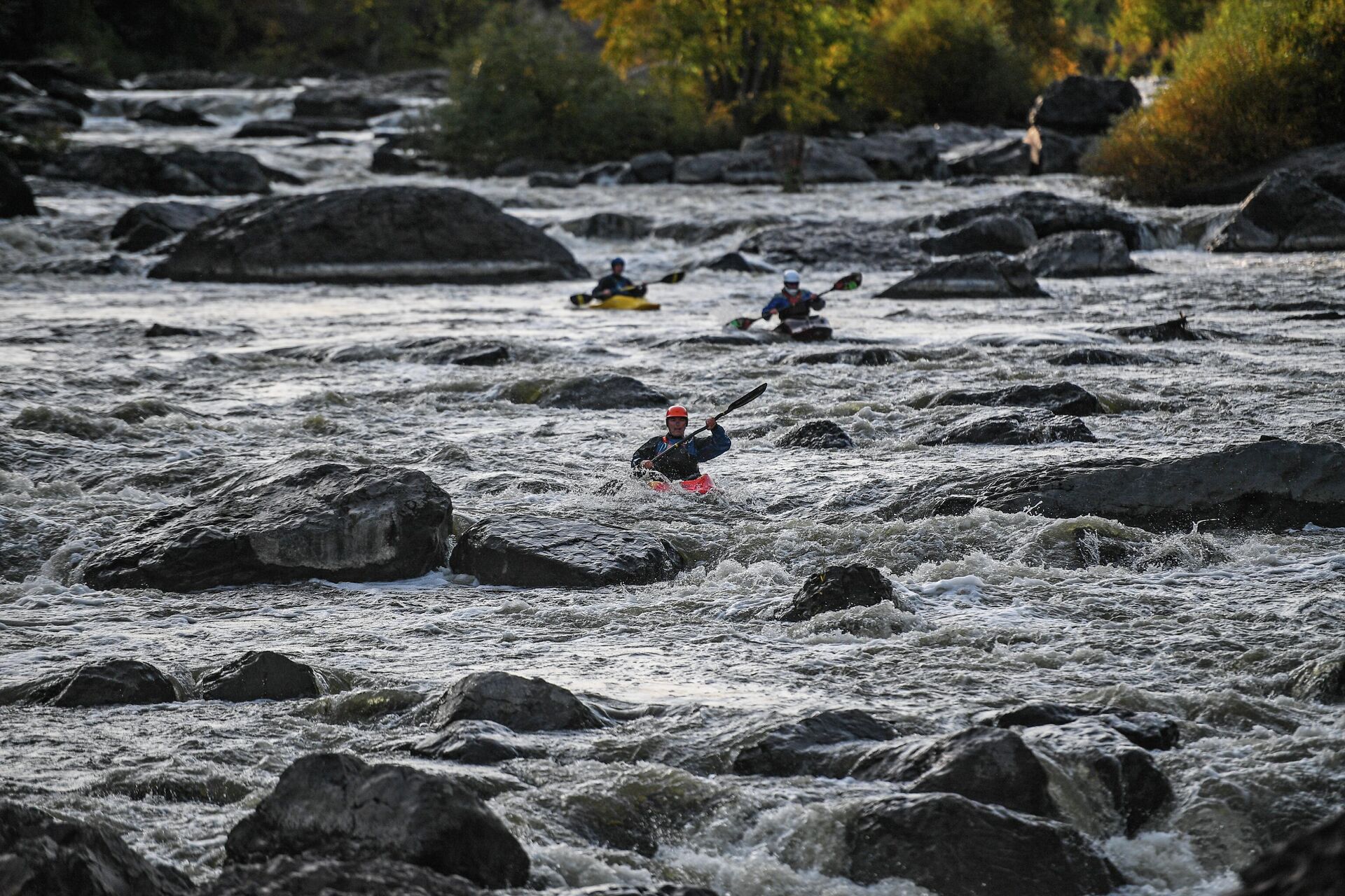 Спортсмены сплавляются на каяках по реке Исеть в Свердловской области - РИА Новости, 1920, 18.07.2022