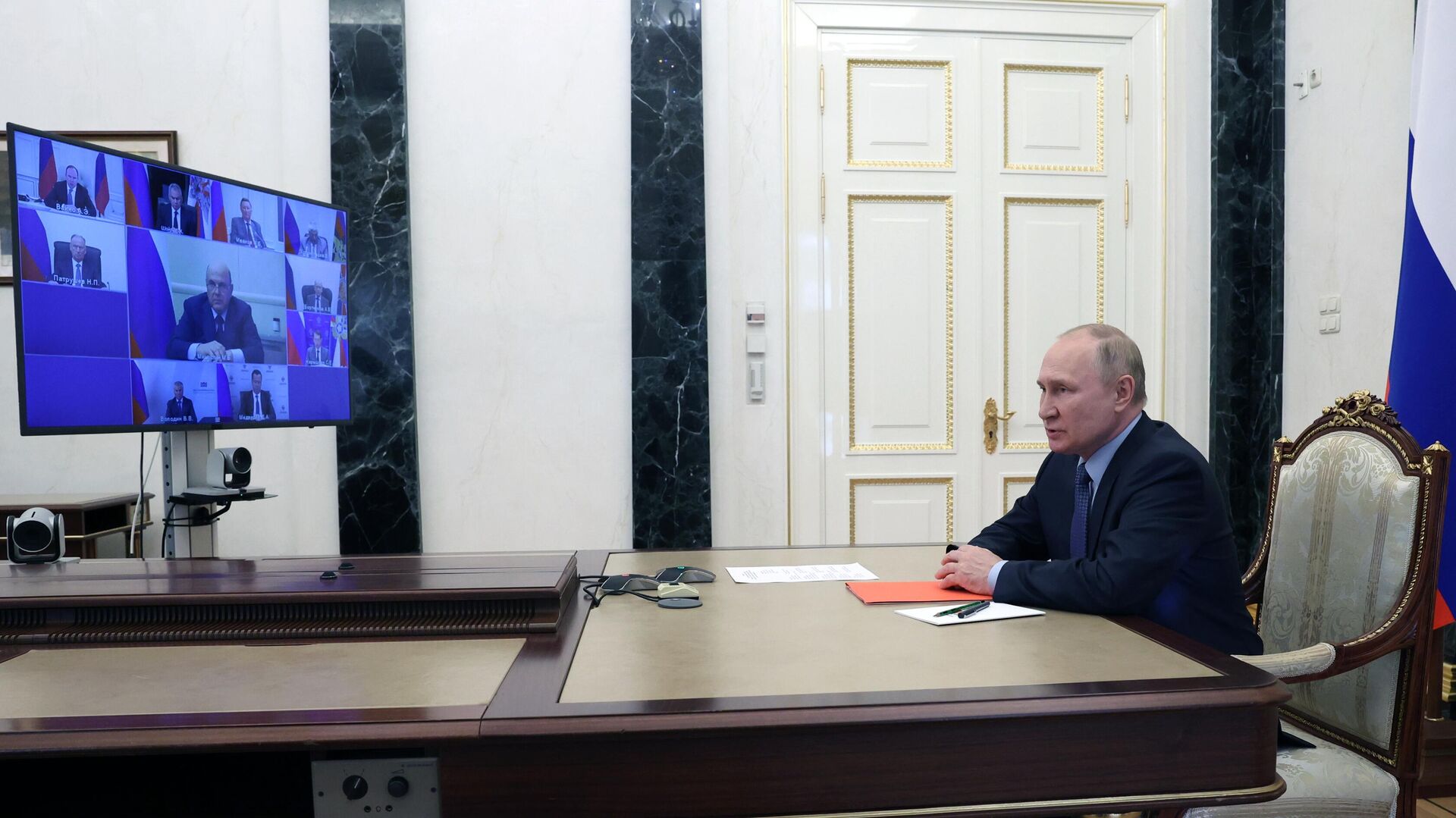 Президент РФ Владимир Путин проводит совещание с постоянными членами Совета безопасности РФ - РИА Новости, 1920, 15.07.2022