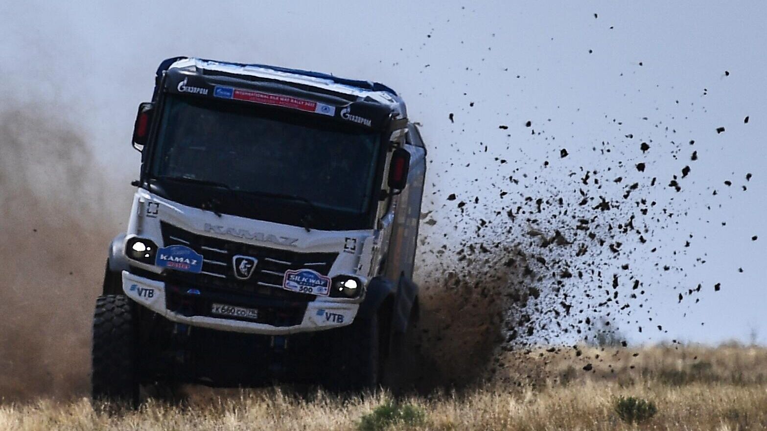 Экипаж команды KAMAZ-Master в составе Дмитрия Сотникова и Руслана Ахмадеева - РИА Новости, 1920, 16.07.2022