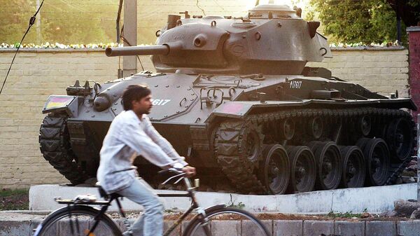 Захваченный во время войны 1971 года пакистанский танк в городе Джамму, Индия