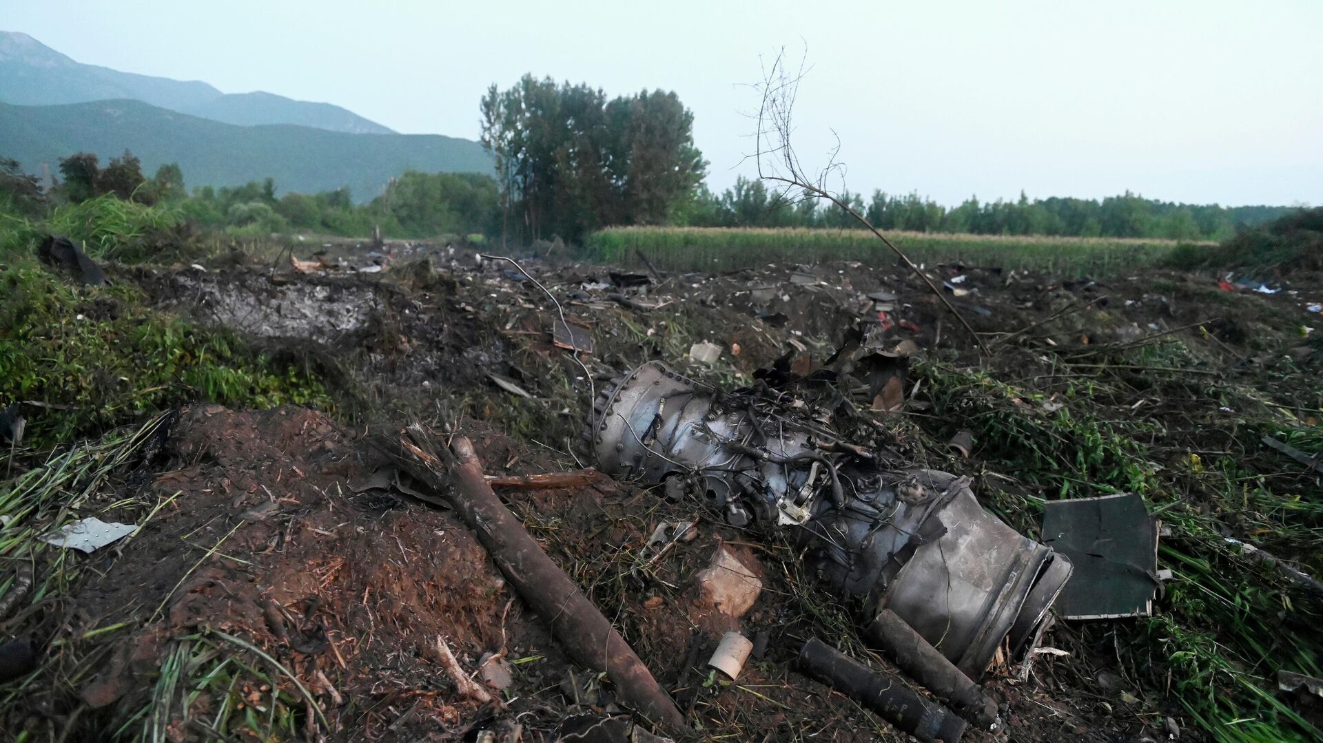 Обломки украинского военно-транспортного самолета Ан-12, разбившегося на севере Греции - РИА Новости, 1920, 19.07.2022