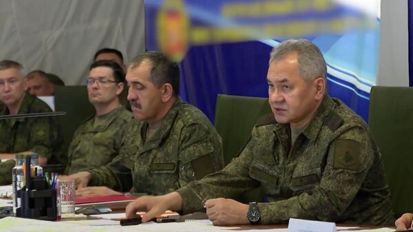 Шойгу проинспектировал участвующую в спецоперации на Украине группировку войск Восток. Кадры Минобороны