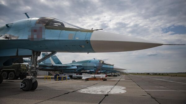 Истребители-бомбардировщики Су-34 ВКС РФ на аэродроме в зоне проведения спецоперации