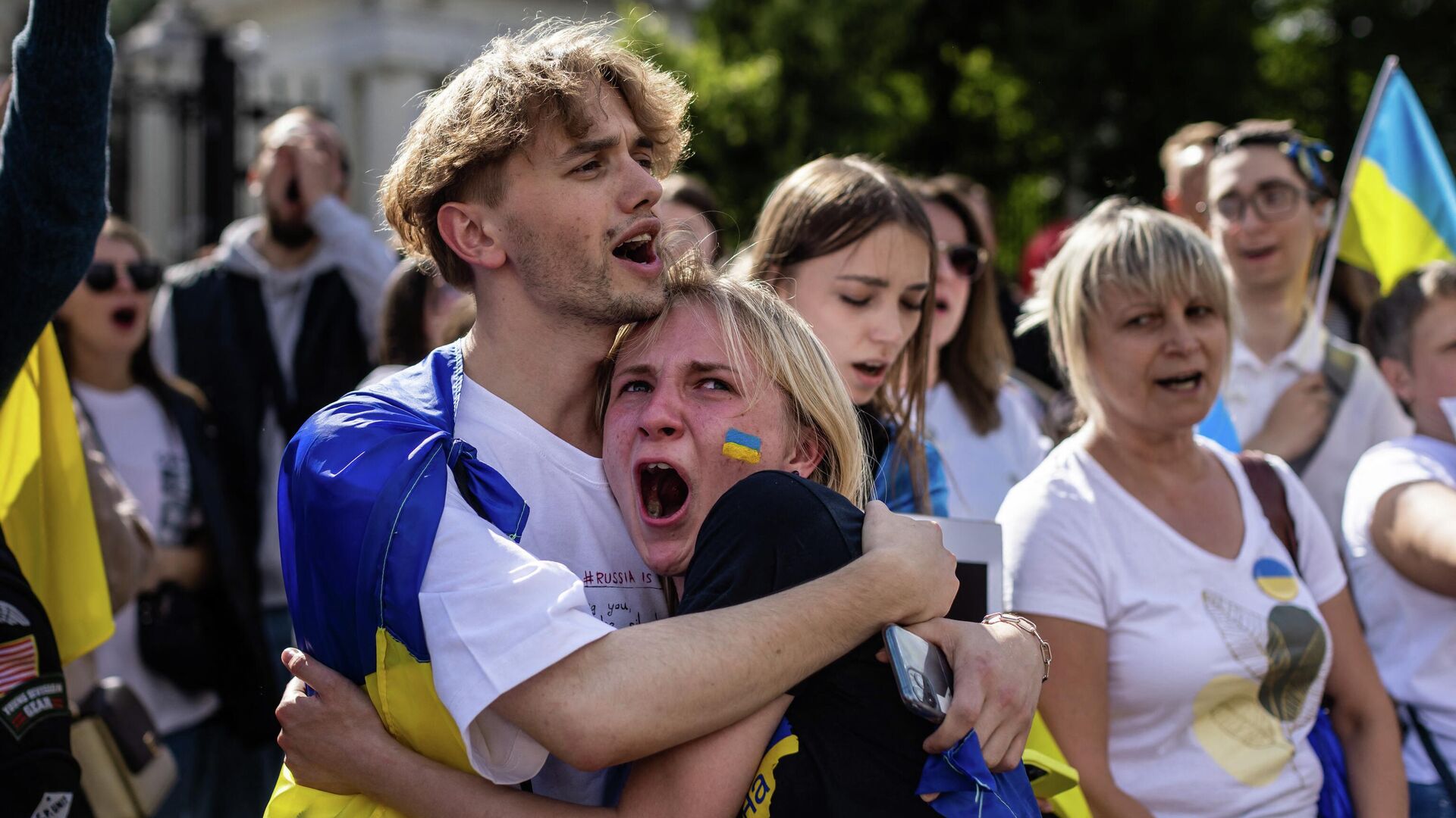 О чем говорят украинцы сегодня. Шведы болельщики. Украинцы в Европе. Русские и украинцы. Польская молодежь.