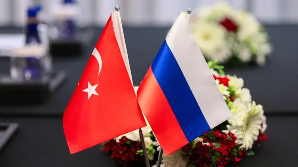 Флаги Турции и России. Архивное фото