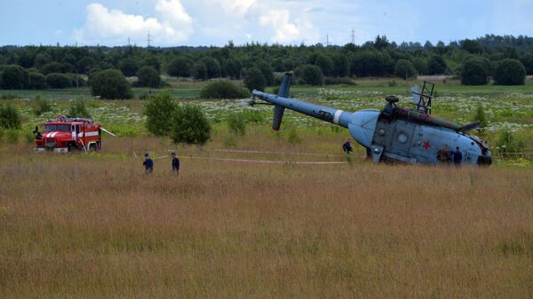 Вертолет Ми-8, совершивший жесткую посадку во время учебно-тренировочного полета под Гатчиной. 18 июля 2022