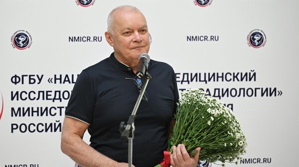 Дмитрий Киселев на благотворительном концерте Валентины Лисицы в институте им. Герцена