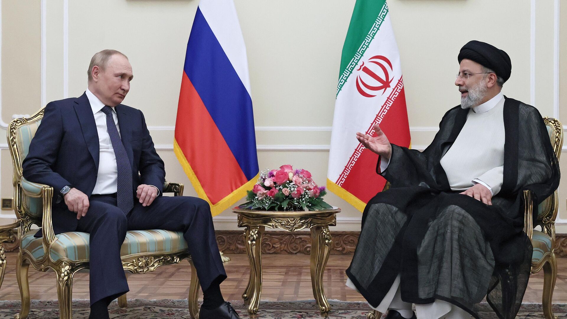 Президент России Владимир Путин и президент Ирана Эбрахим Раиси во время встречи в Тегеране - РИА Новости, 1920, 24.08.2022