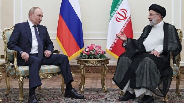 Президент России Владимир Путин и президент Ирана Эбрахим Раиси во время встречи в Тегеране
