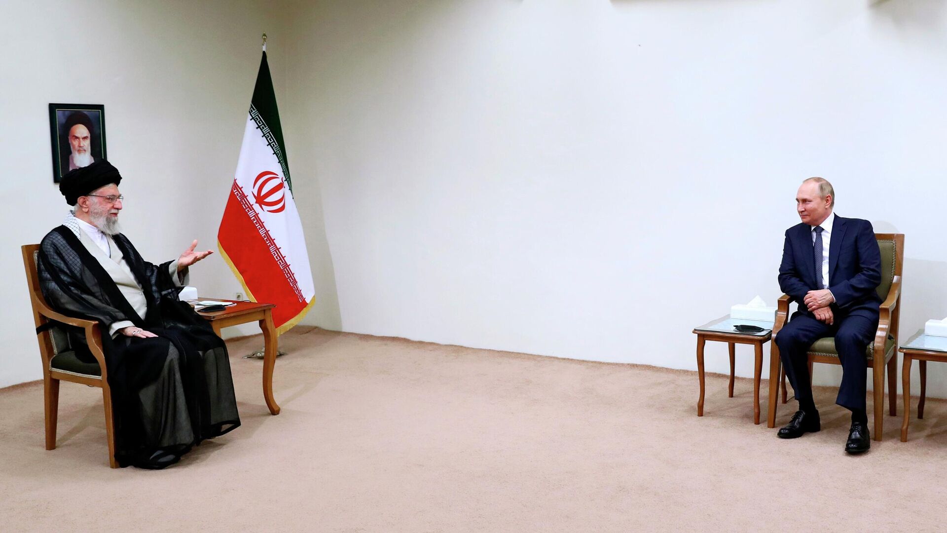 Встреча Аятоллы Али Хаменеи с президентом России Владимиром Путиным - РИА Новости, 1920, 19.07.2022