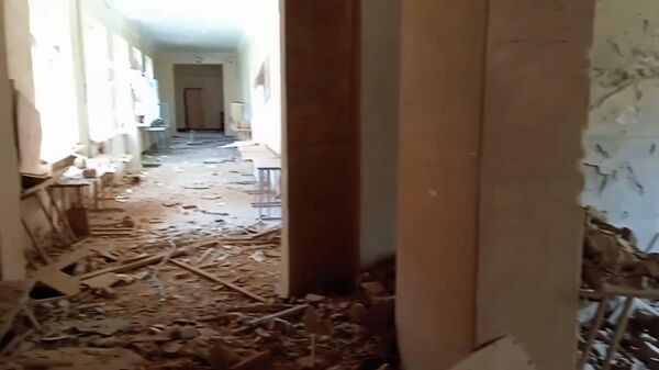 Кадры разрушенной школы в Донецке после обстрела ВСУ 