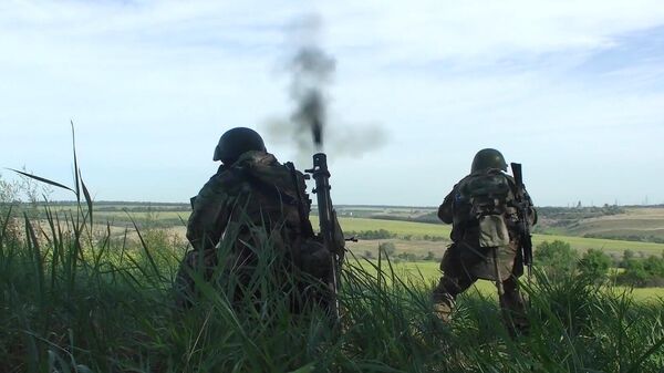 Минометный расчет ВДВ Вооруженных сил России работает в зоне проведения специальной военной операции на Украине