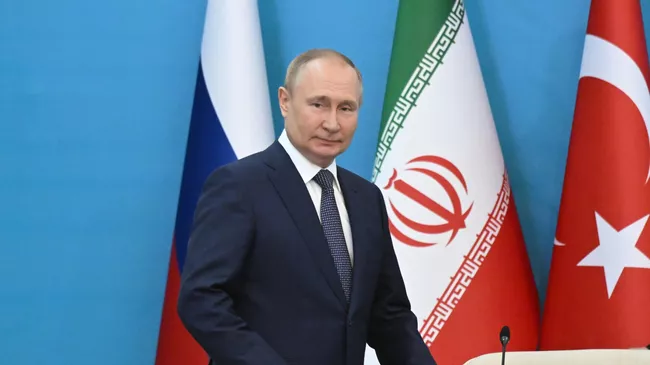 Президент России Владимир Путин на совместном с президентом Ирана Ибрахимом Раиси и президентом Турции Реджепом Тайипом Эрдоганом заявлении для прессы по итогам встречи в Тегеране