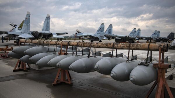 Авиационные бомбы на аэродроме базирования истребителей ВКС России. Архивное фото