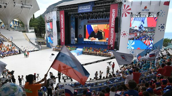 Президент РФ Владимир Путин проводит встречу в режиме видеосвязи с финалистами конкурса Большая перемена