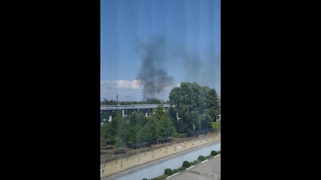 Черный дым над Запорожской АЭС в Энергодаре