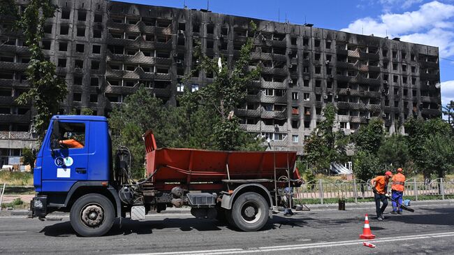 Ремонт дорожного полотна на проспекте Мира в Мариуполе