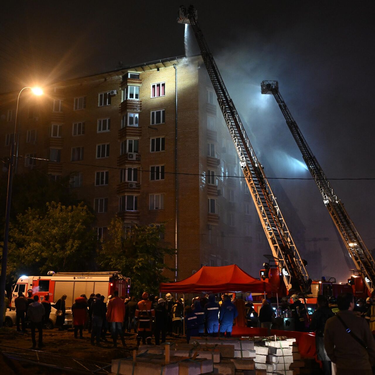 На Ленинском проспекте в Москве загорелся жилой дом - РИА Новости,  21.07.2022