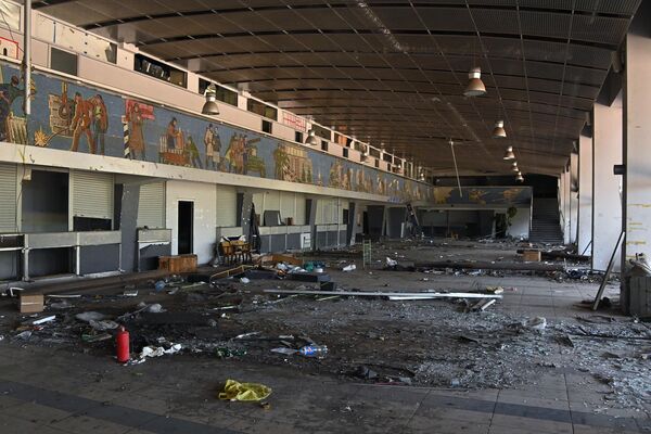 Разрушенный терминал мариупольского аэропорта