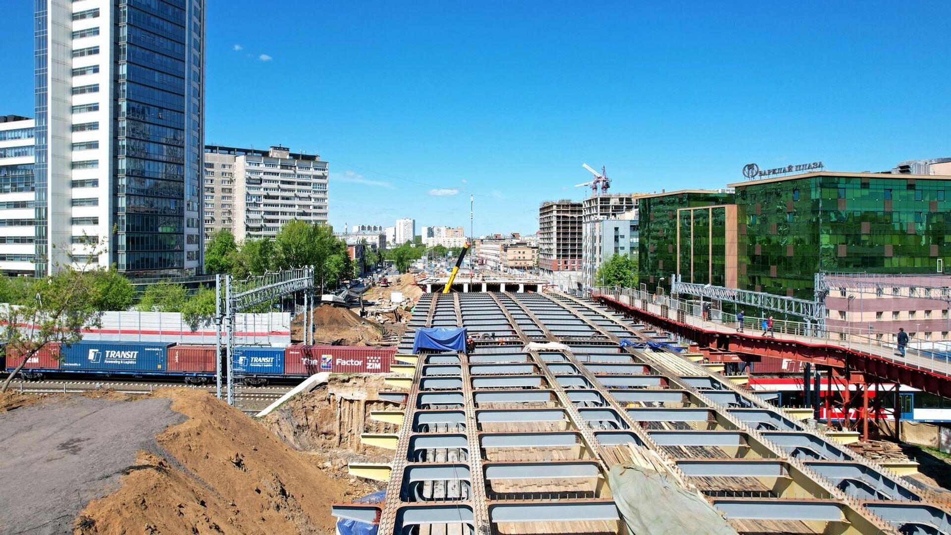 Строительство путепровода через пути МЦД-1 в районе улицы Барклая - РИА Новости, 1920, 21.07.2022