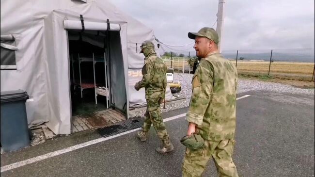 Палаточный лагерь, где добровольцы проходят подготовку в Российском университете спецназа