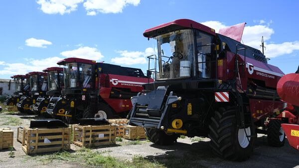 Подготовка зерноуборочных комбайнов для передачи в Запорожскую и Херсонскую области