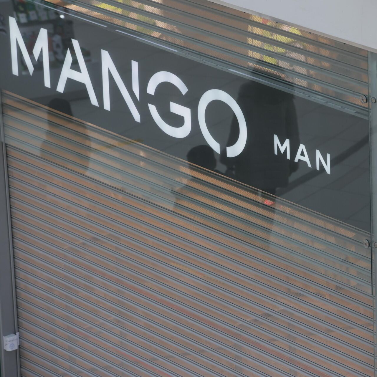 Магазины Mango возобновили работу в московских ТЦ 