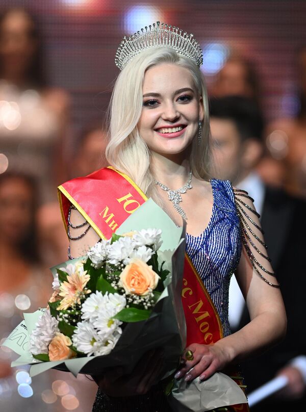 Обладательница титула Юная Мисс Москва конкурса красоты и талантов Мисс Москва-2022 Софья Раскина