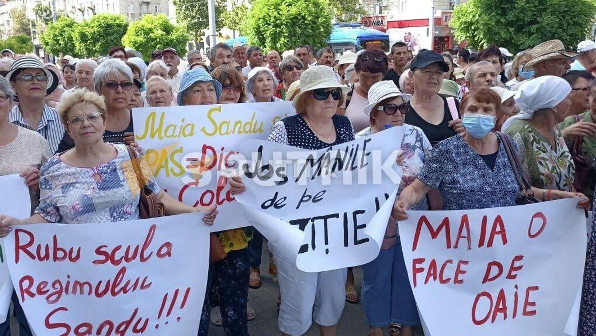 Shor Party supporters and members protest the building of the Moldovan Prosecutor General's Office on Friday in support of Marina Tauber - RIA Novosti, 1920, 07/29/2022