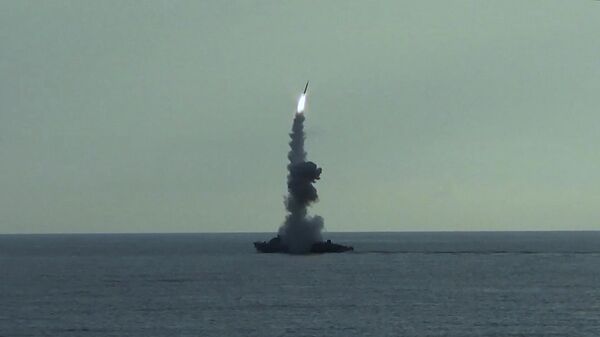 Кадры пуска ракет по украинским военным целям в порту Одессы