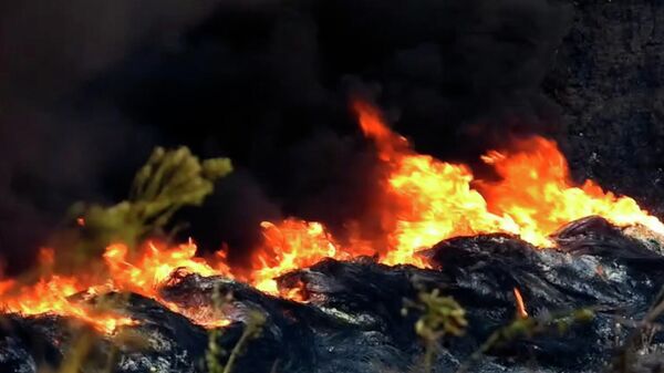 Кадры крупного пожара на окраине Донецка