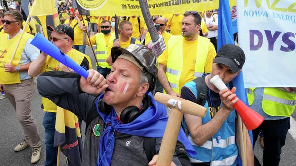 Работники энергетического сектора Польши во время акции протеста в Варшаве
