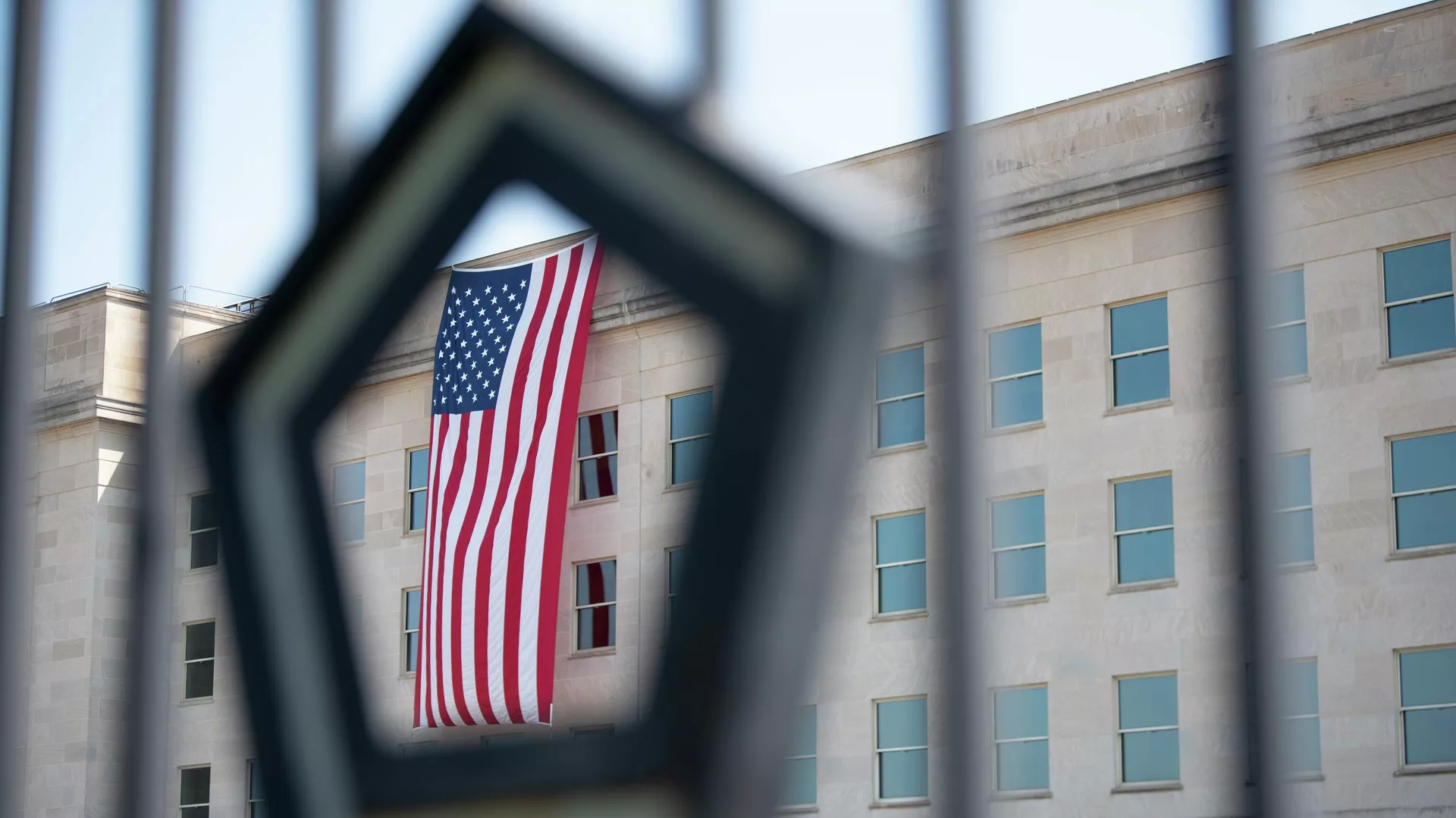 Amerikai zászló az Egyesült Államok Védelmi Minisztériumának épületén – RIA Novosti, 1920, 2022.08.08.